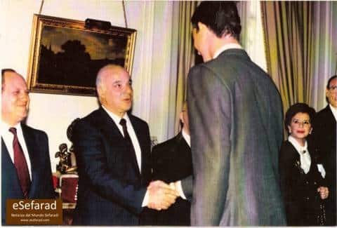 esefarad_asturias21 José Menascé y Osvaldo Sultani son saludados por el ilustre visitante.